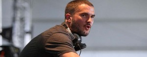 Apple, BBC Radio 1 DJ'i Zane Lowe ile anlaştığını duyurdu.